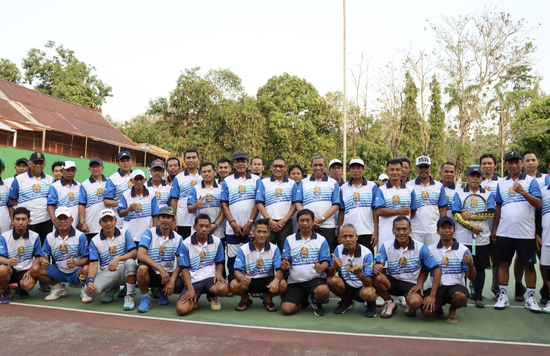 Diikuti Lintas Profesi Amran Mahmud Buka Turnamen Tennis Bupati Cup 2023