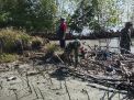 Sinergi TNI-POLRI Bersama FPW, Mahasiswa UNHAS dan Masyarakat Tanam Mangrove di Pitumpanua